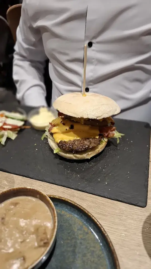 Chez Viny_Oreye_slider_image_3