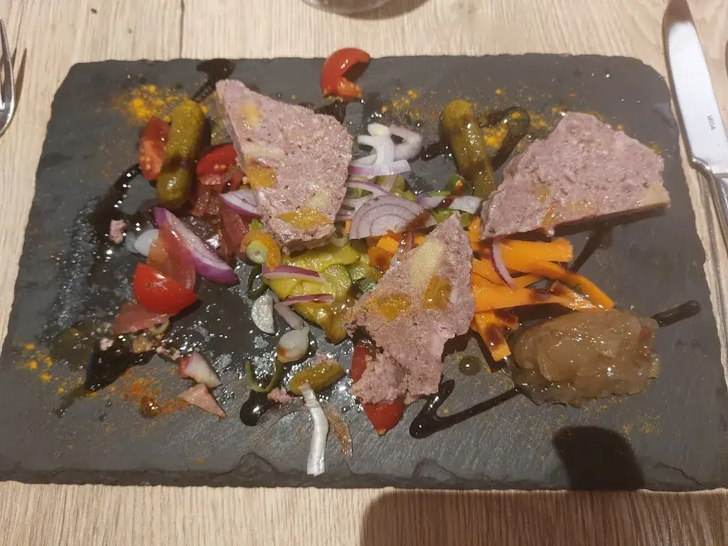 Jean Joire_L' Atelier des Marronniers_Philippeville_review