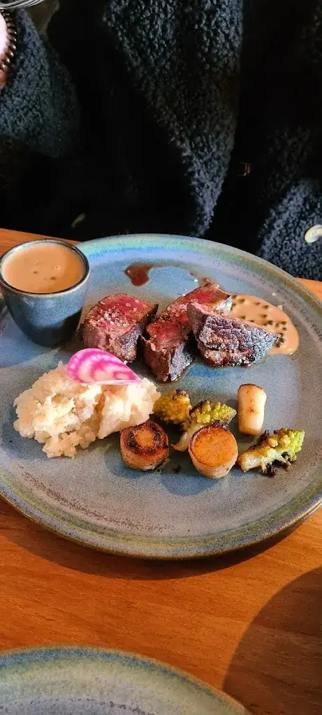 Do Duc_Taverne de l'Hôtel de Ville_Écaussinnes_review