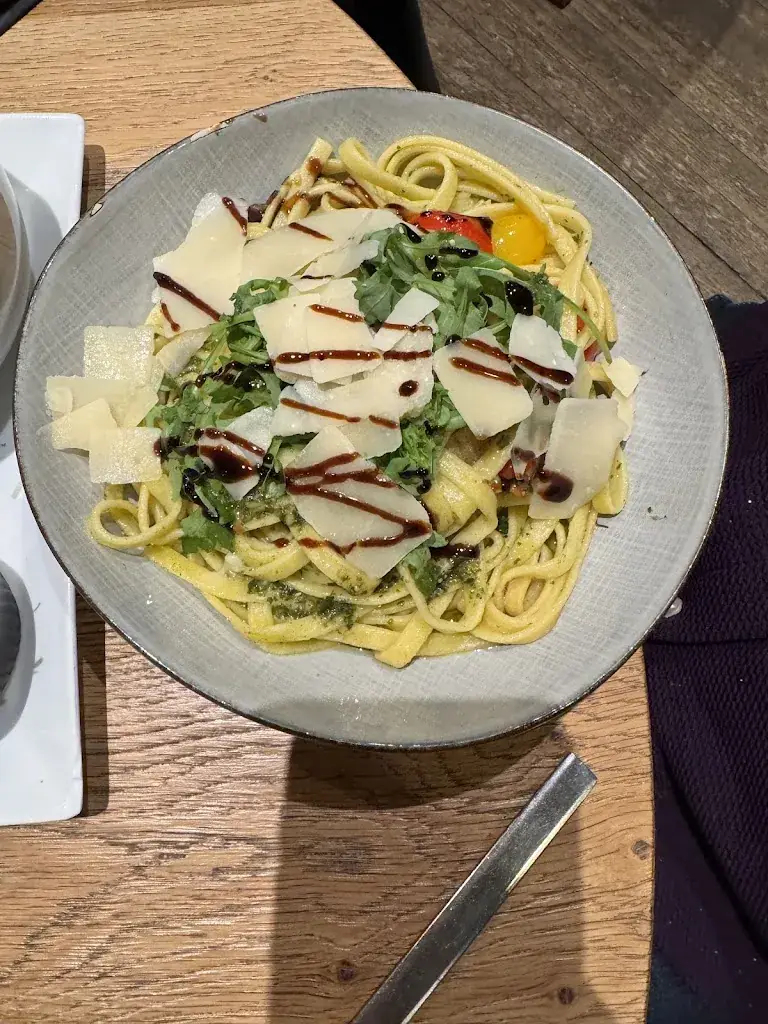 Shreyas Gore_L'Incontournable_Durbuy_review