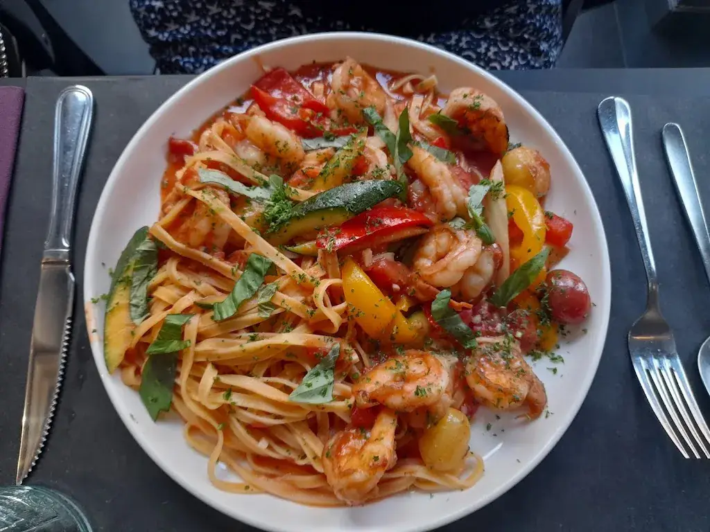 David77 W_The Queen_Enghien_review