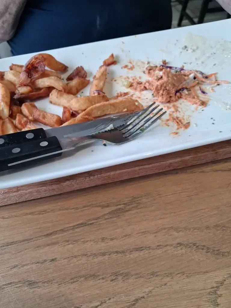 Mireille Rassel_Friterie Laurent_Éghezée_Bewertung