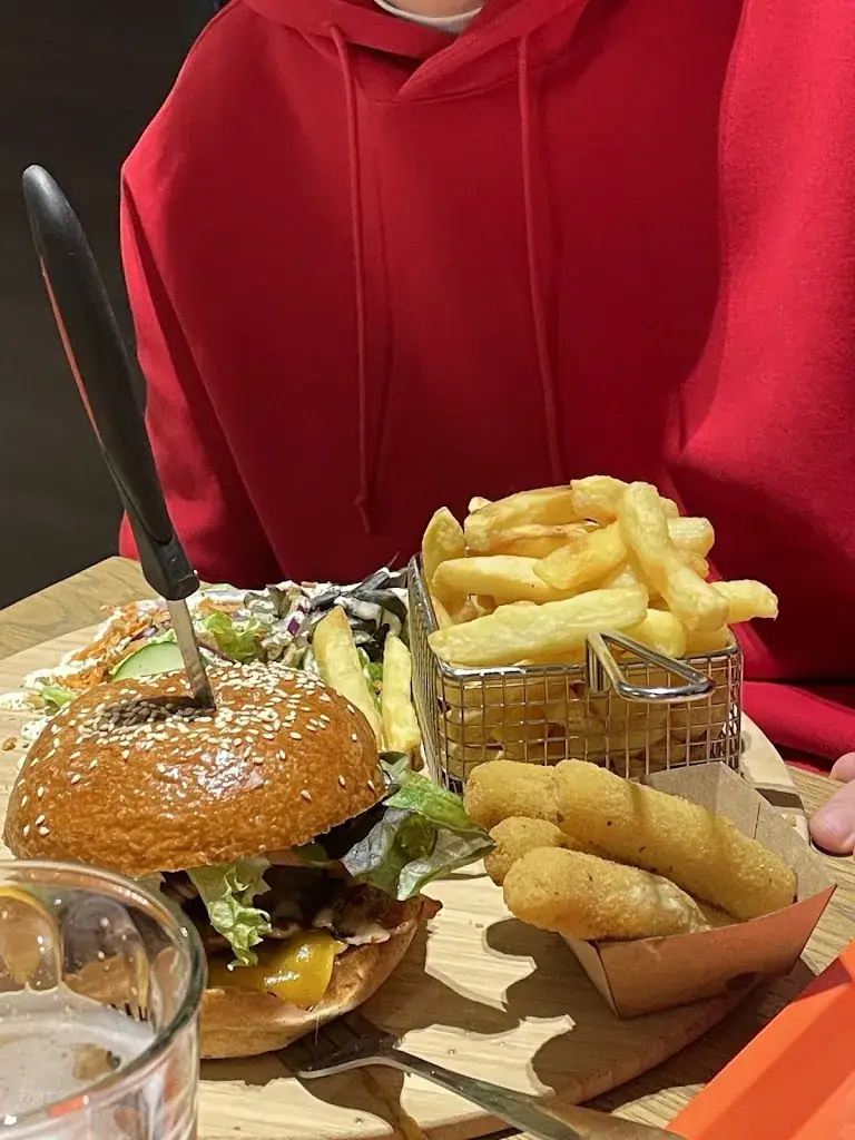 Séverine Knitseve_Friterie Laurent_Éghezée_Bewertung