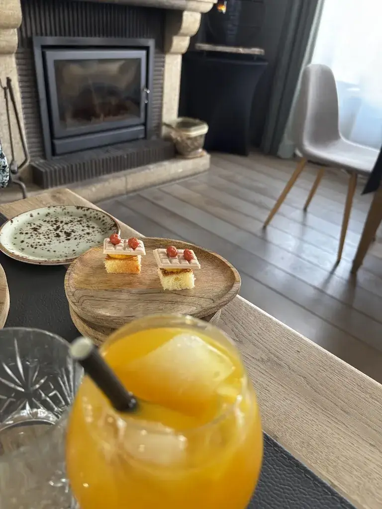 Samuel A._La Frairie_Perwez_review