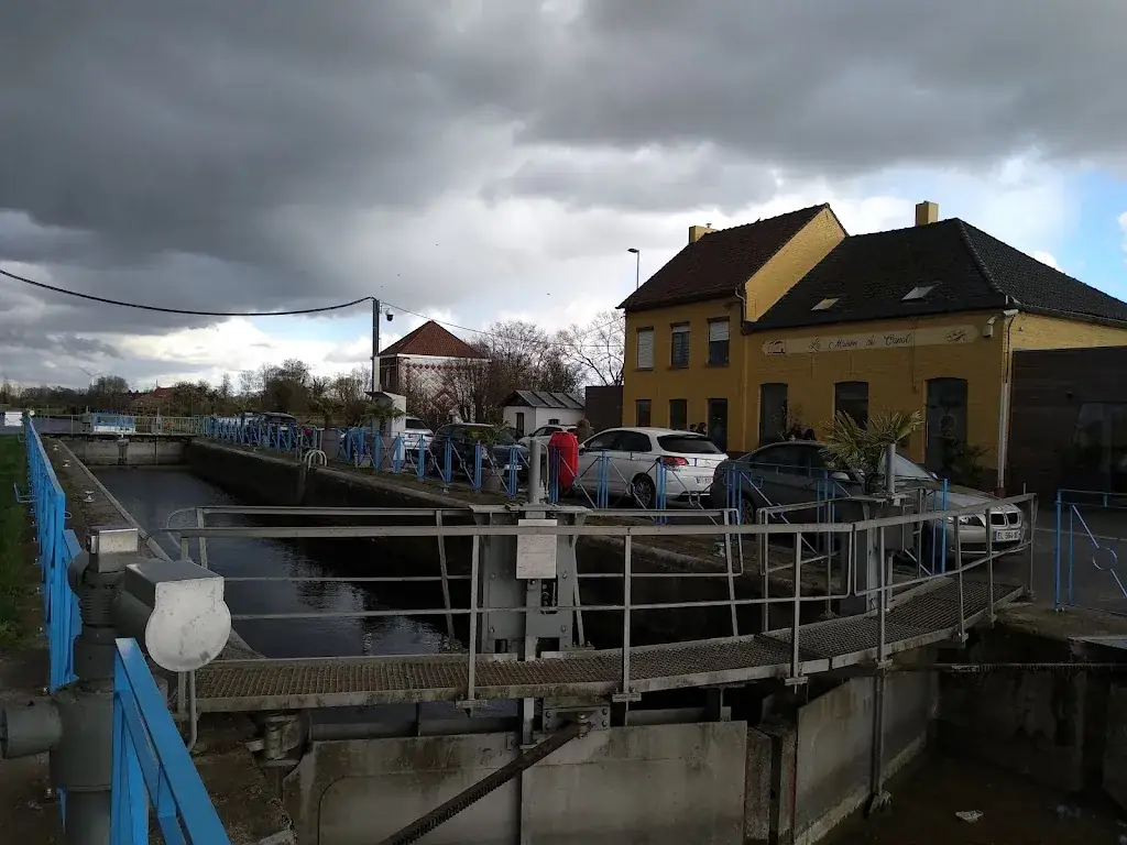 Roger Stocker_La Maison du Canal_Estaimpuis_review