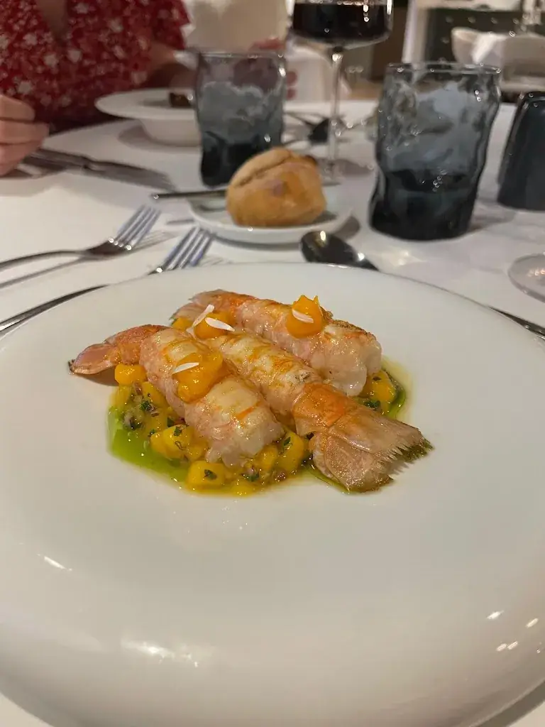 Pilard Brendan_OPIUM._Estaimpuis_reseña