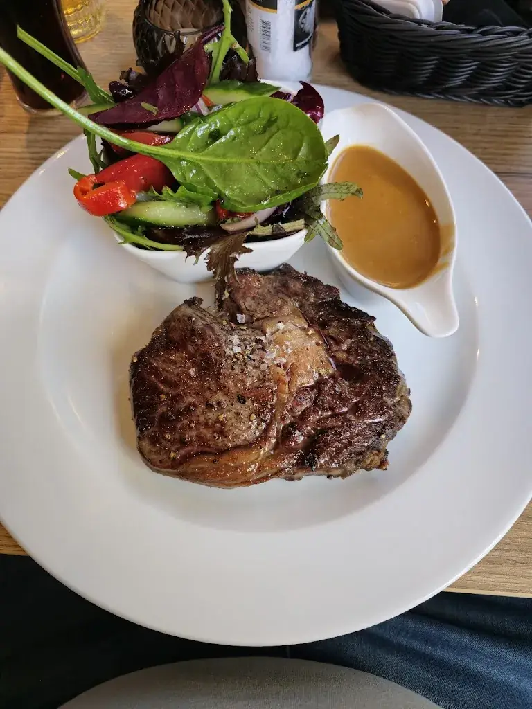 Felipe Tegacini_Brasserie Mavrud_Bornem_review