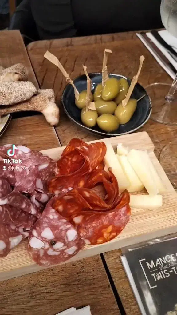 Trattoria Mange et tais-toi! Restaurant in Habay