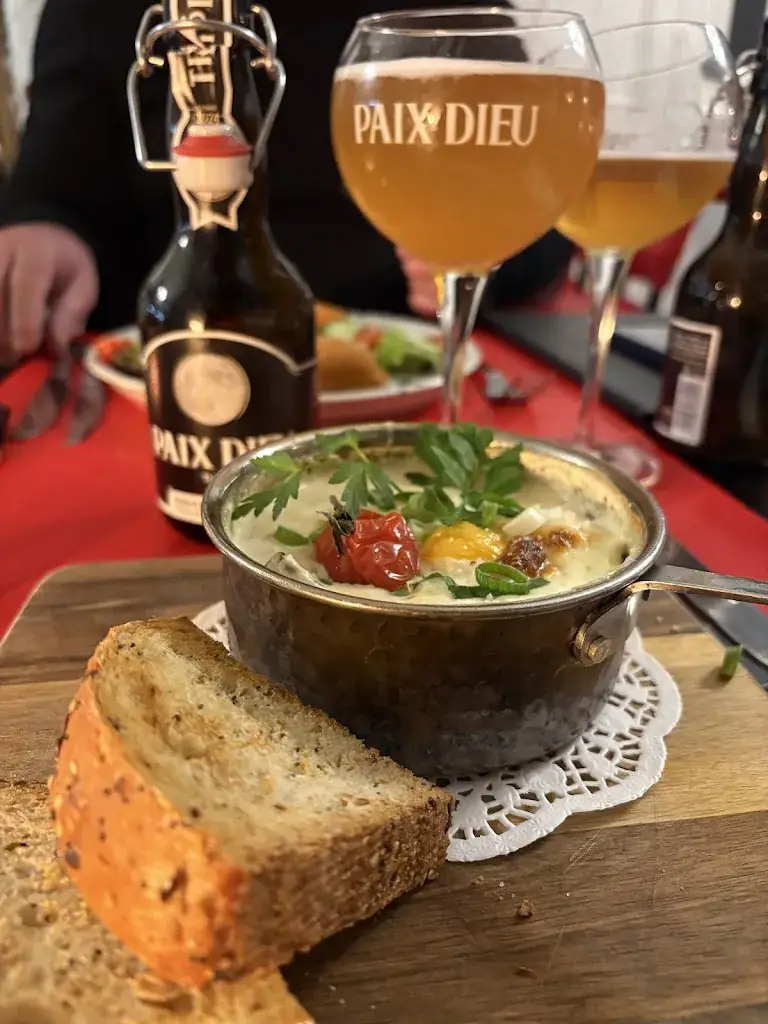 Camille Martin_Le Passe Partout_Erquelinnes_review