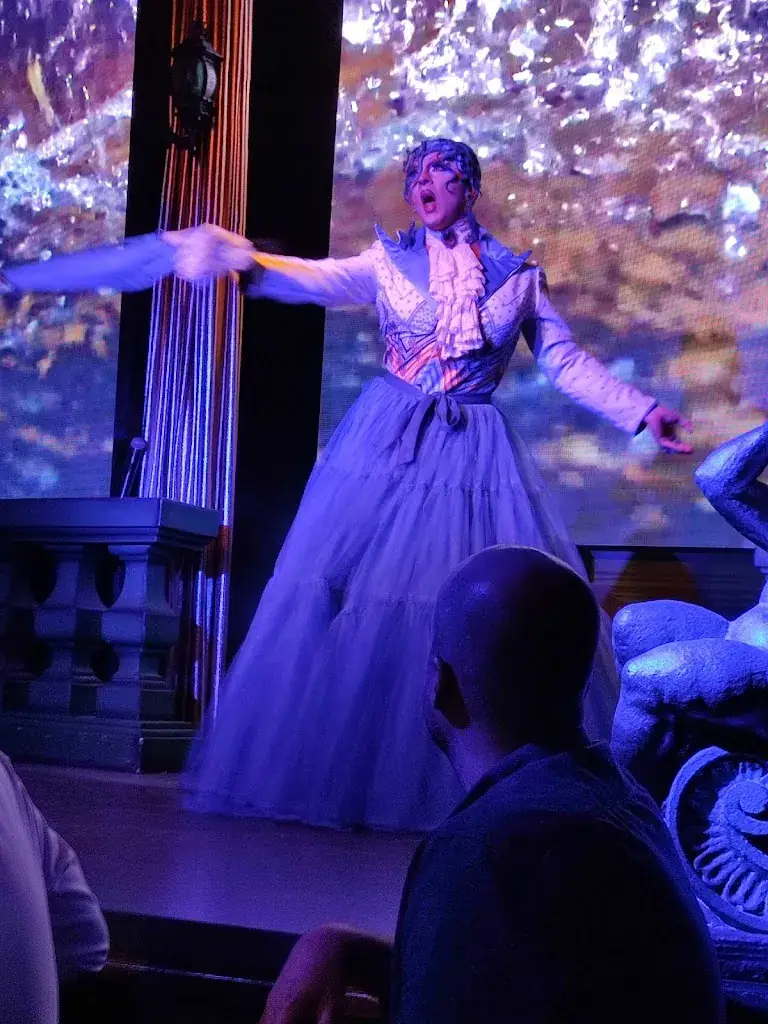 Martina Maceskova_Mask'ara_Antwerpen_review