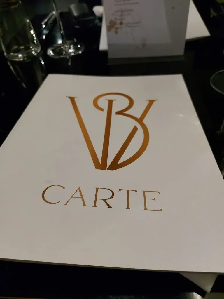 Claudio Perrone_La Villa Blanche_Fleurus_reseña