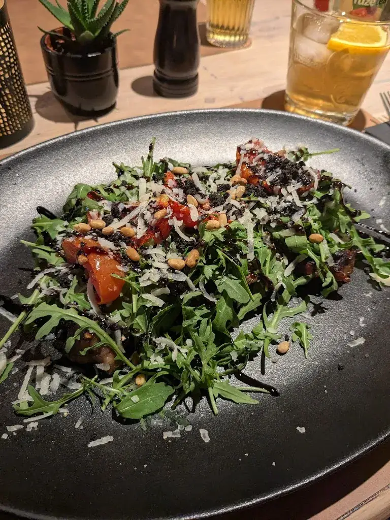 Julia S_Le Pavé_Ferrières_review