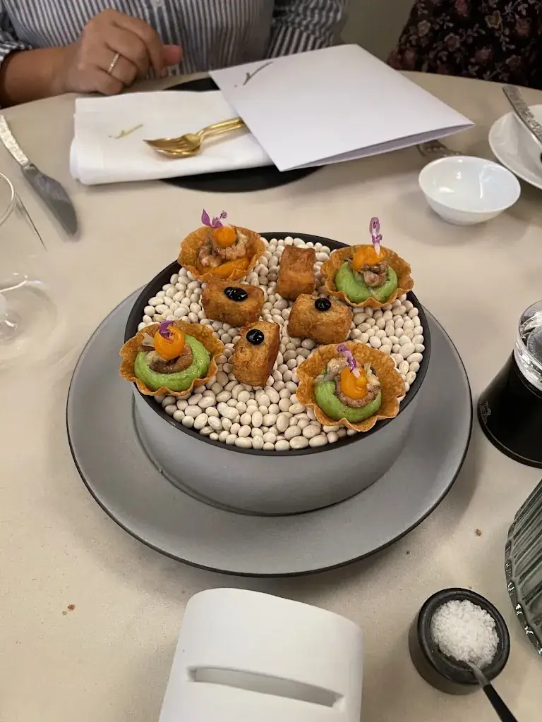 George Svanias_L'Essentiel_Namur_Bewertung