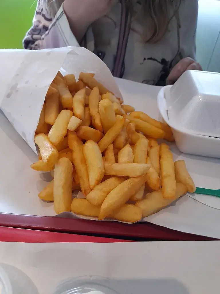 P L_La Friterie du Rond-Point_Florennes_review