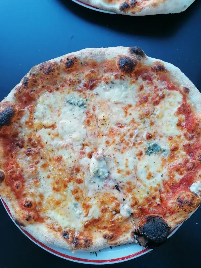 Willo van der Eijk_Pizzeria La Mamma_Florenville_review