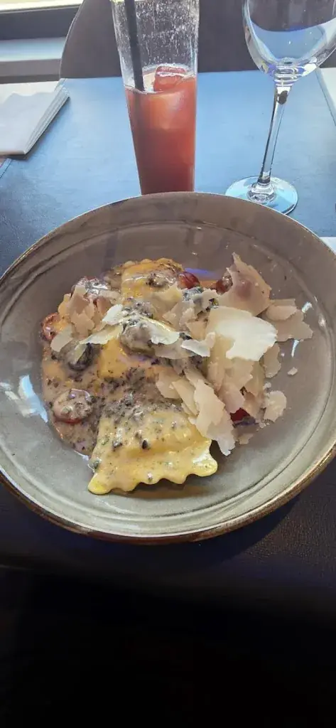 Noemie Eyskens_Marco Polo (Le) FRAMERIES_Frameries_review