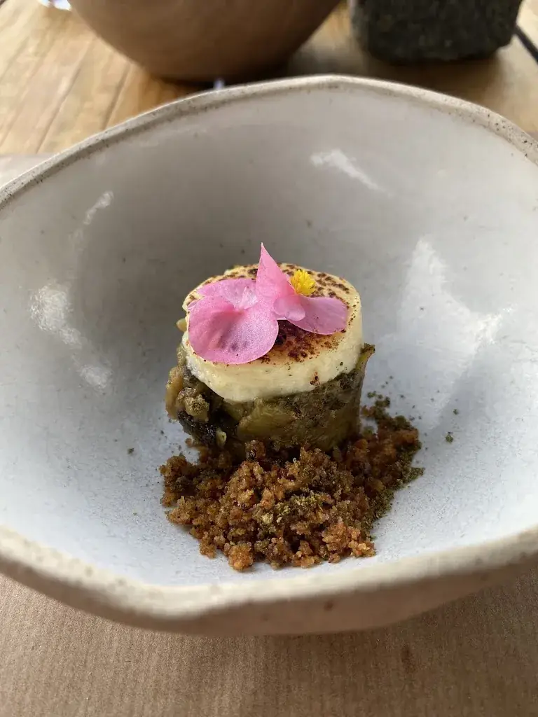 Ralu Kha_Hors-Champs_Gembloux_review