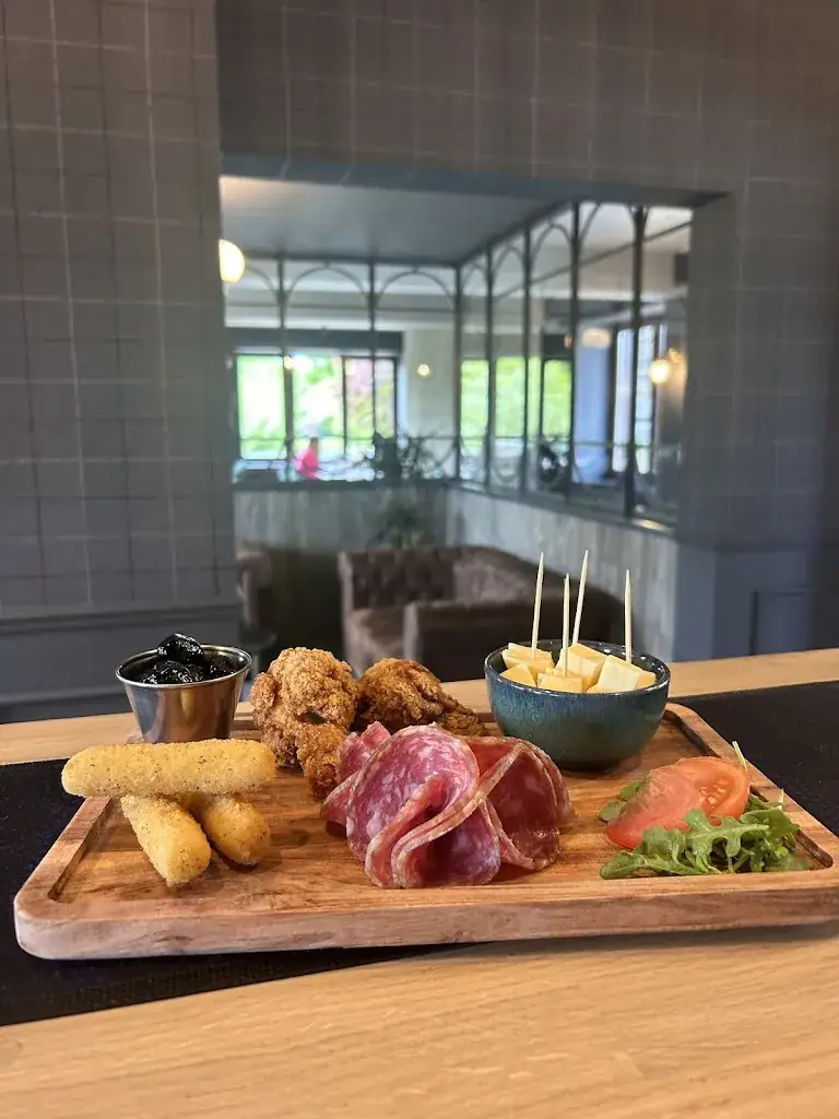 Charlie's Bar-Restaurant_Gedinne_slider_image_2