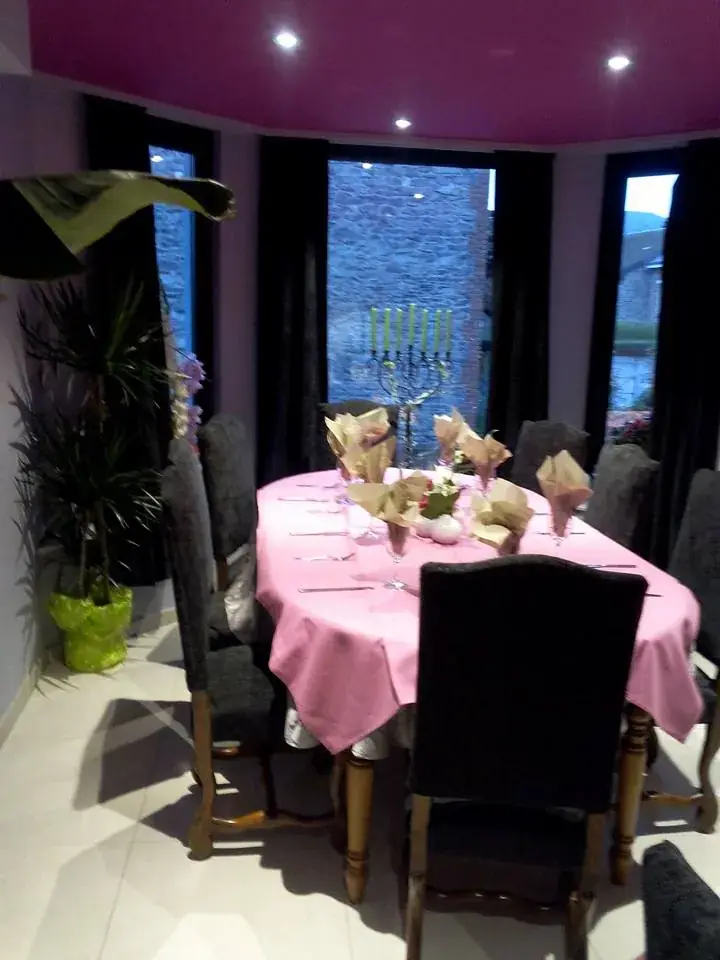 Resto Les 3 arcs Restaurant in Gedinne