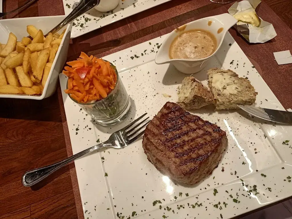 Koen W_Le Petit Pont_Gesves_review