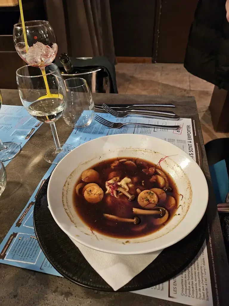 Martine MSG Jeff Duvall's Widow_La Place 4 Restaurant_Genappe_review