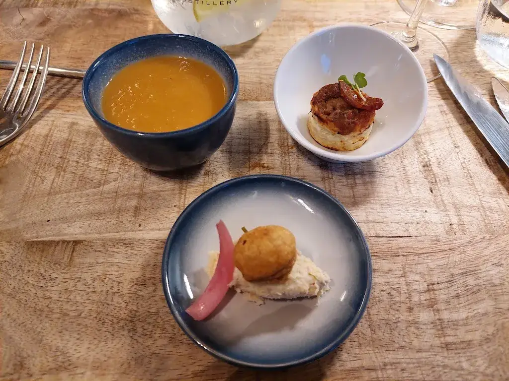 aude evrard_Entre Nous_Ciney_review