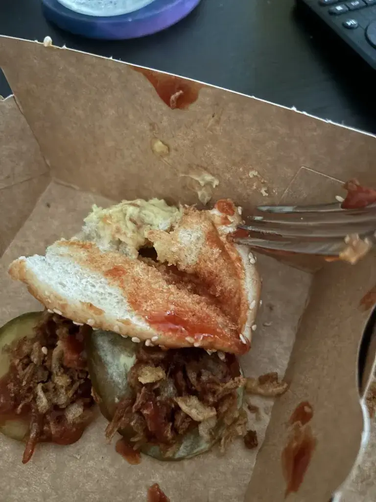 Lyndelle Musau_Frituur Drakenhof_Antwerpen_review