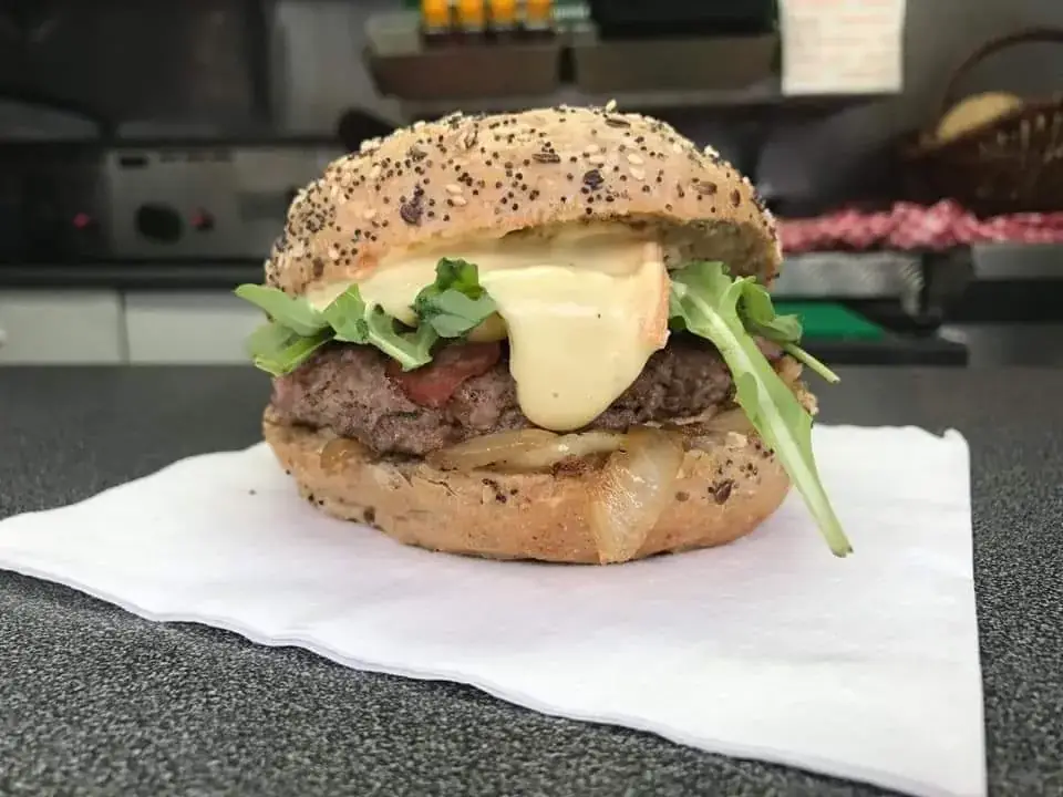 Food truck La Tiote Fringale restaurant in Hensies