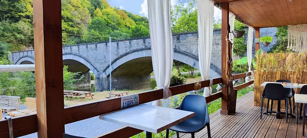 O bord de Lesse restaurante en Dinant