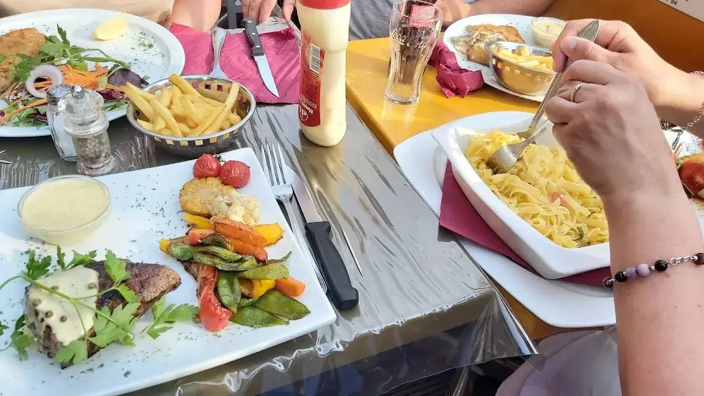 Comme Chez Moi_Herve_slider_image_3