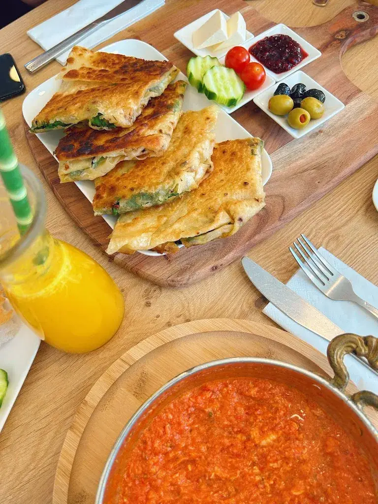 Kheda Visaitova_Brunch_Herstal_Bewertung