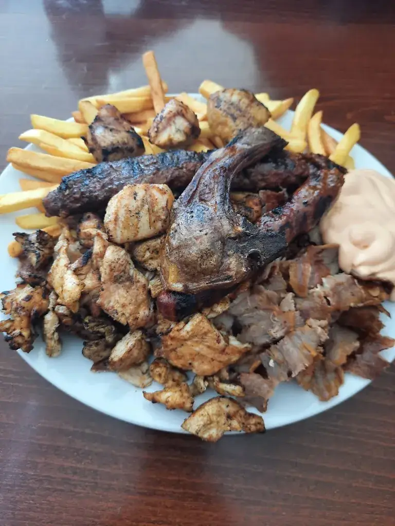 Aux Grillades De La Place Restaurant in Herstal