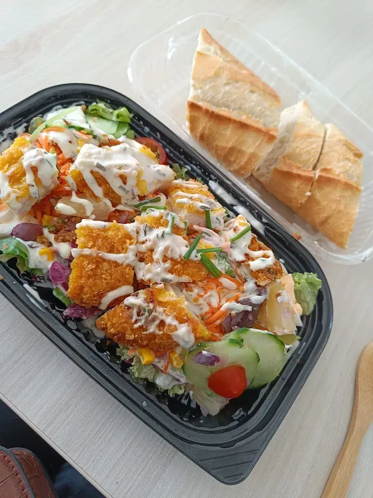 Laurence Ioelants_Le Code Bar_Herstal_review