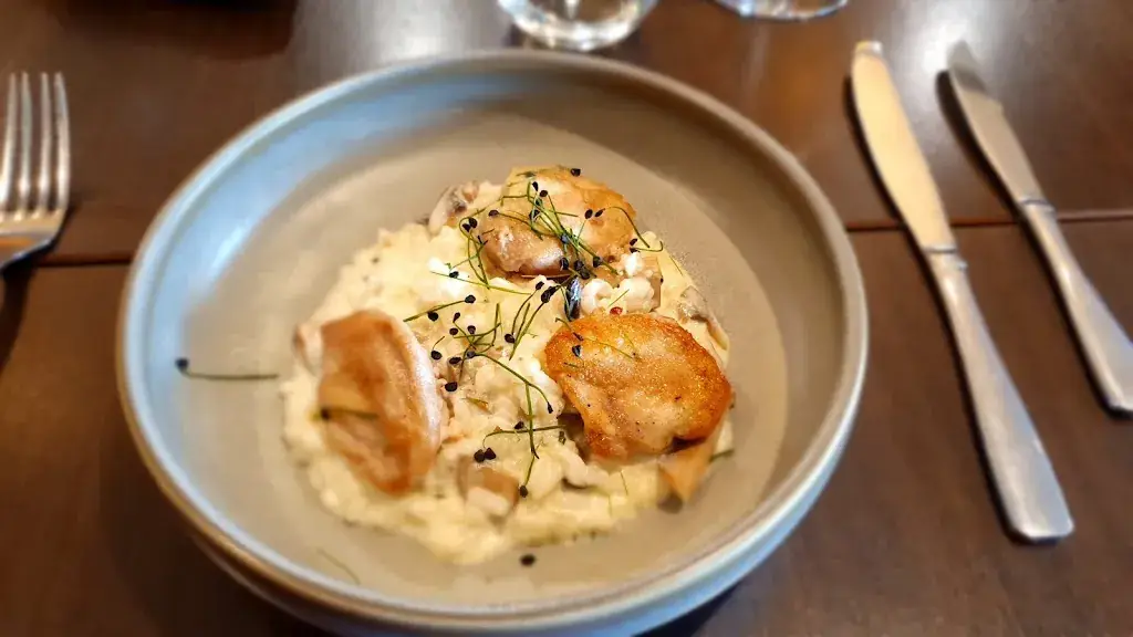 Kalonji Ngandu-Muela_CHEZ LOUIS_Incourt_review