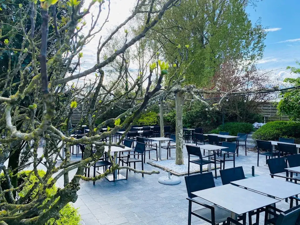 CHEZ LOUIS_Incourt_slider_image_1