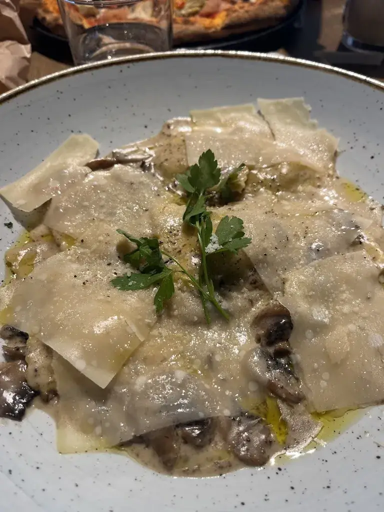 이지연GIANNA_Via Roma_Liège_review