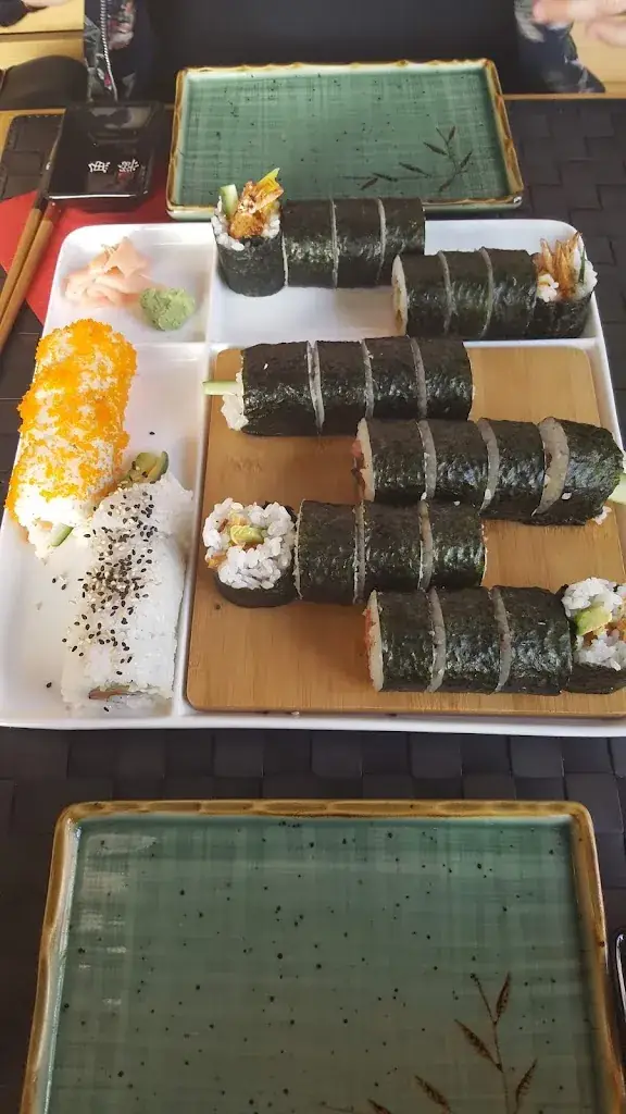 Stevie Rose_Rive Sushi_Huy_review