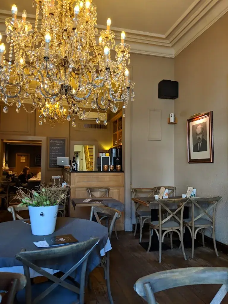 Noel Huntley_De Potter_Bree_review