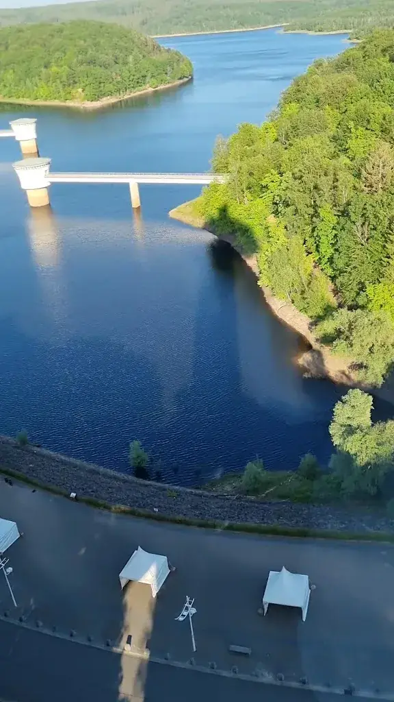 Syed Hamid Akbar_Lake Gileppe_Jalhay_reseña