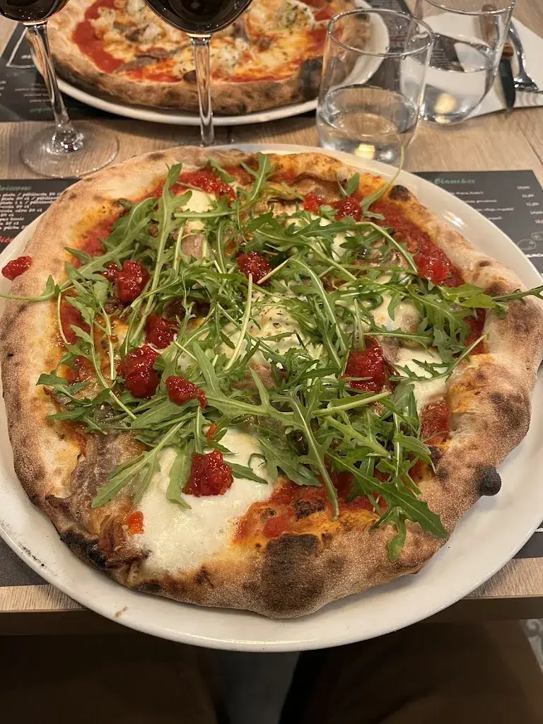 Adrien Claux_Bella Calabria_Louvière_reseña