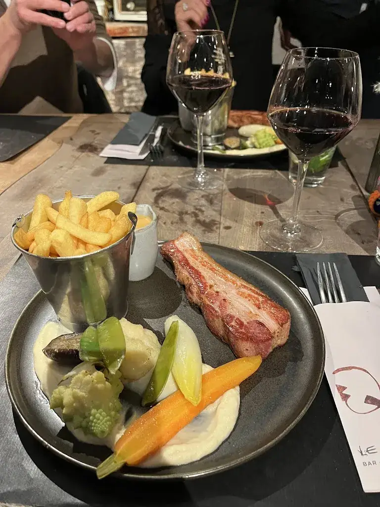 Adrienne coelho_Le Quai Son_Roche-en-Ardenne_review