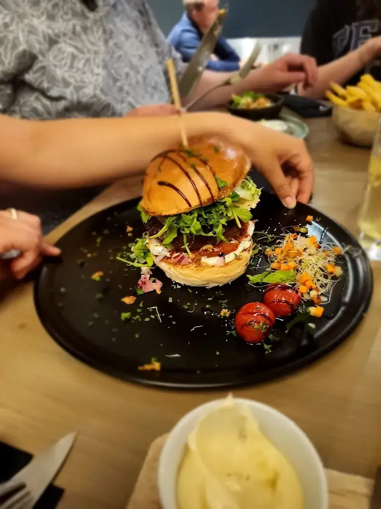 Matthias_Signé Jeanne_Roche-en-Ardenne_review