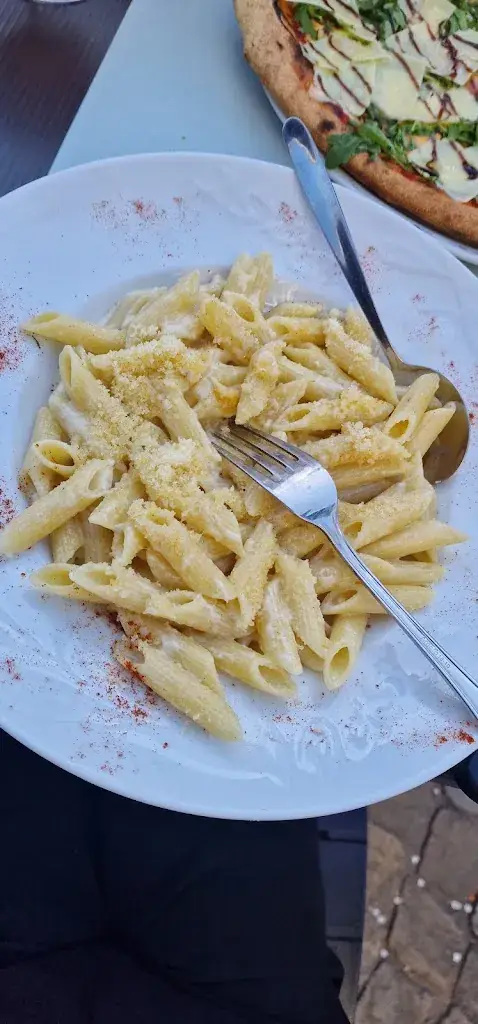 Jagoda Kozłecka_La Stradella_Roche-en-Ardenne_review