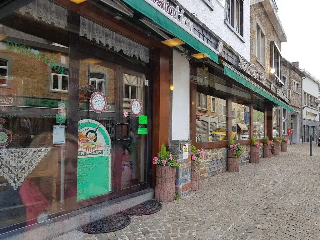 Sainte Maxime Restaurant in Roche-en-Ardenne