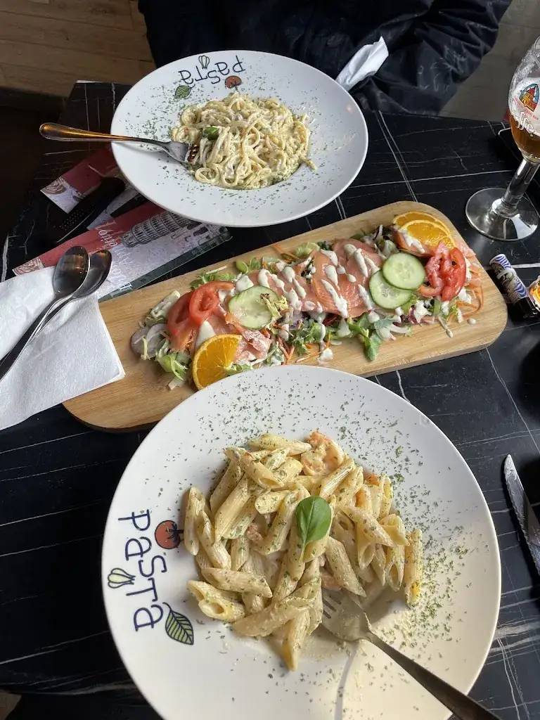 Matias Bazoukas_Castello de la roche_Roche-en-Ardenne_reseña