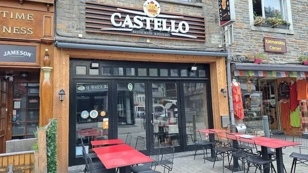 Castello de la roche Restaurant in Roche-en-Ardenne