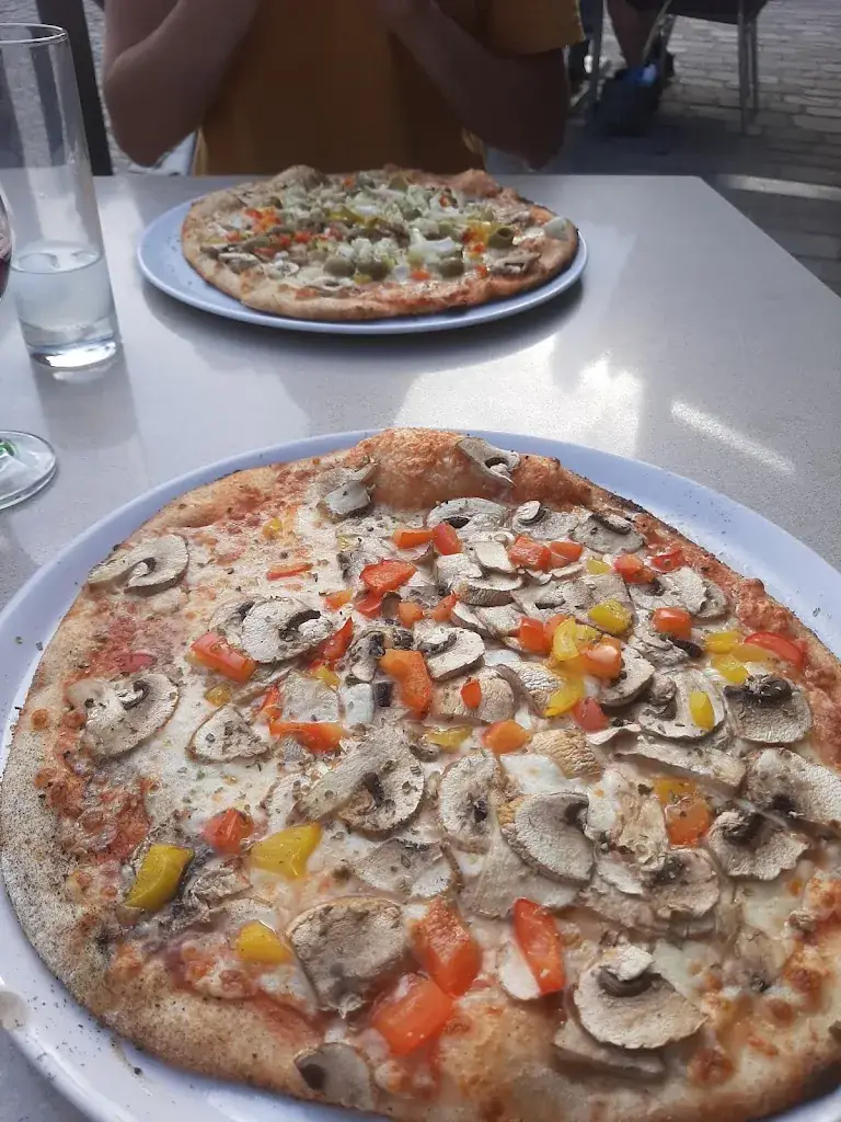 Linsey Meenken_Pizzeria Super Mario_Roche-en-Ardenne_review