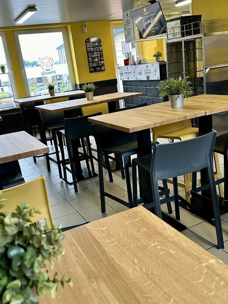 Le Krousty Friterie & Burgers restaurant in Libin