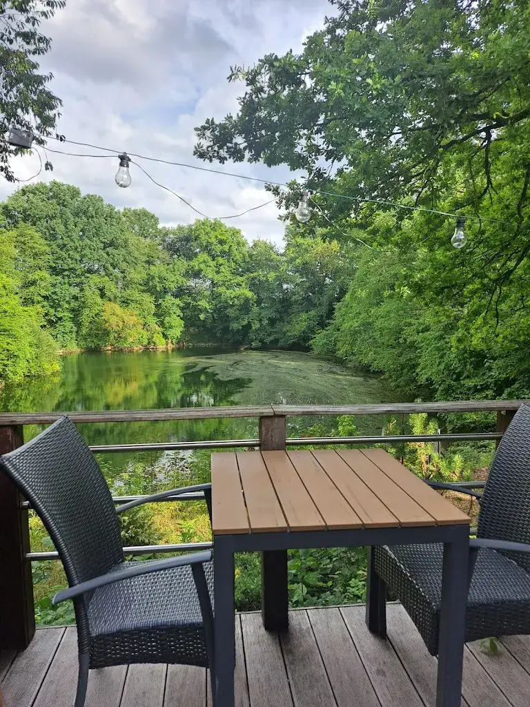 l'Etang Bleu Restaurant in Lobbes