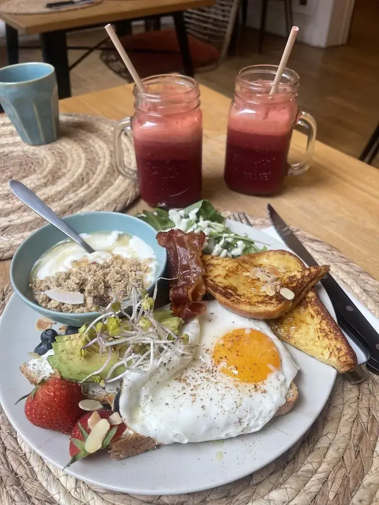 Andjela Maksimovic_Have A Nice Day_Marche-en-Famenne_review